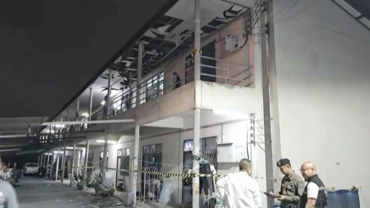 ระเบิดพลุกลางดึก หนุ่มโรงงานได้รับบาดเจ็บ 1 ราย ในสมุทรสาคร