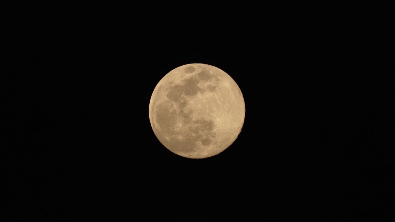 คืนนี้เตรียมชม 'Super Full Moon' ดวงจันทร์เต็มดวงใกล้โลกครั้งสุดท้ายของปี 2025