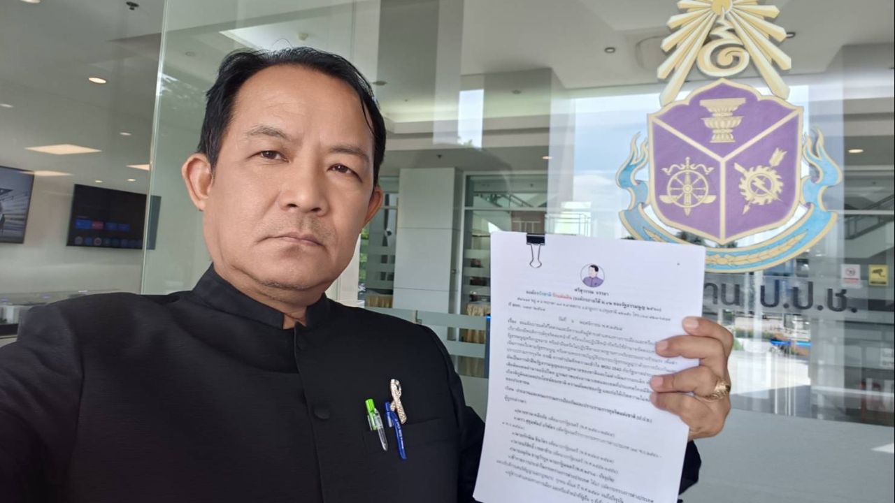 ศรีสุวรรณร้อง ป.ป.ช. ตรวจสอบอนุทิน-เอกนิติ ถ่ายภาพร่วมเบน สมิธ