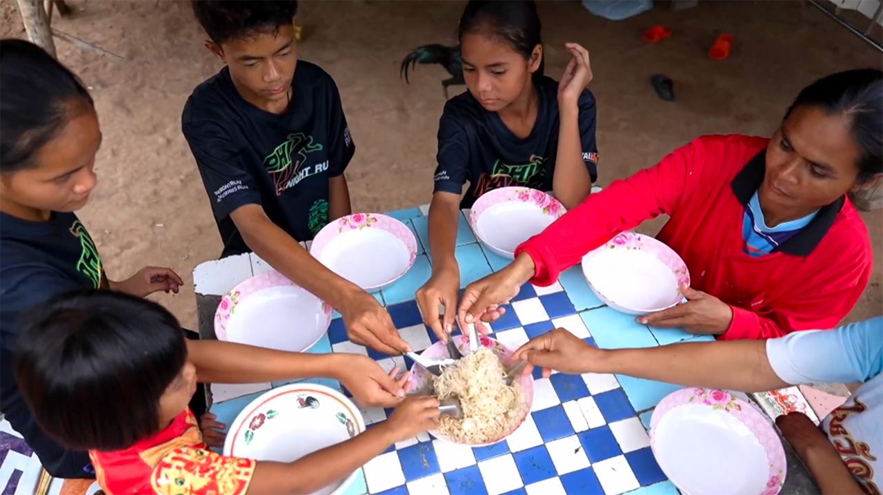 หนูน้อยนักวิ่ง "น้องมิ้น" ทุ่มสุดตัววิ่งมาราธอนช่วยทวดป่วย