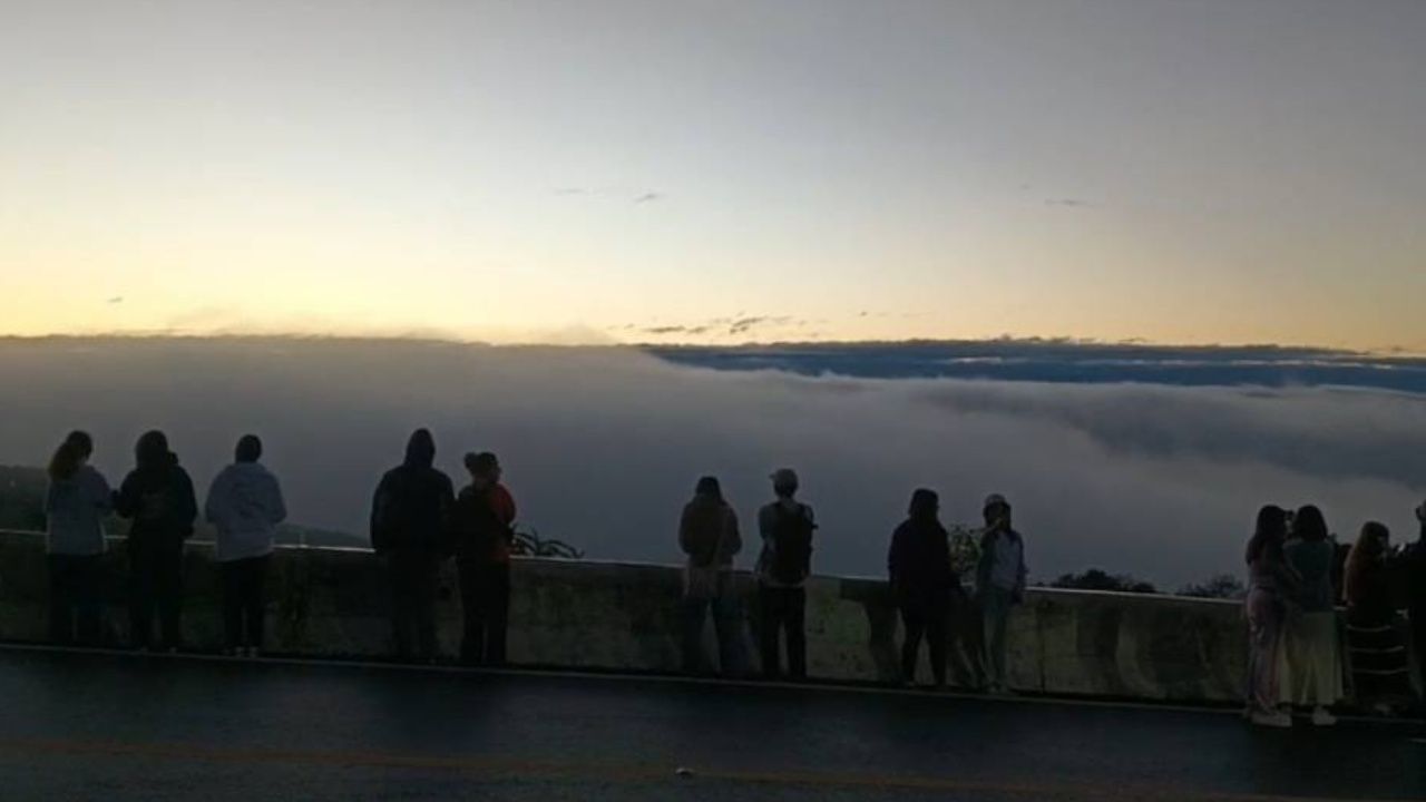 นักท่องเที่ยวแห่ขึ้นดอยอินทนนท์ อุณหภูมิลดต่ำสุด 8 องศา