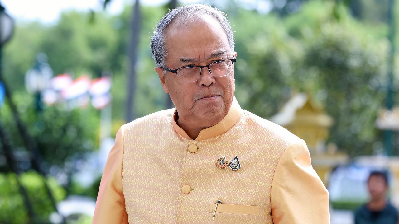 ชูศักดิ์ ปฏิเสธข้อเสนอนายกฯ ยืนยันพรรคเพื่อไทยไม่ยื่นญัตติอภิปรายโดยไม่ลงมติ