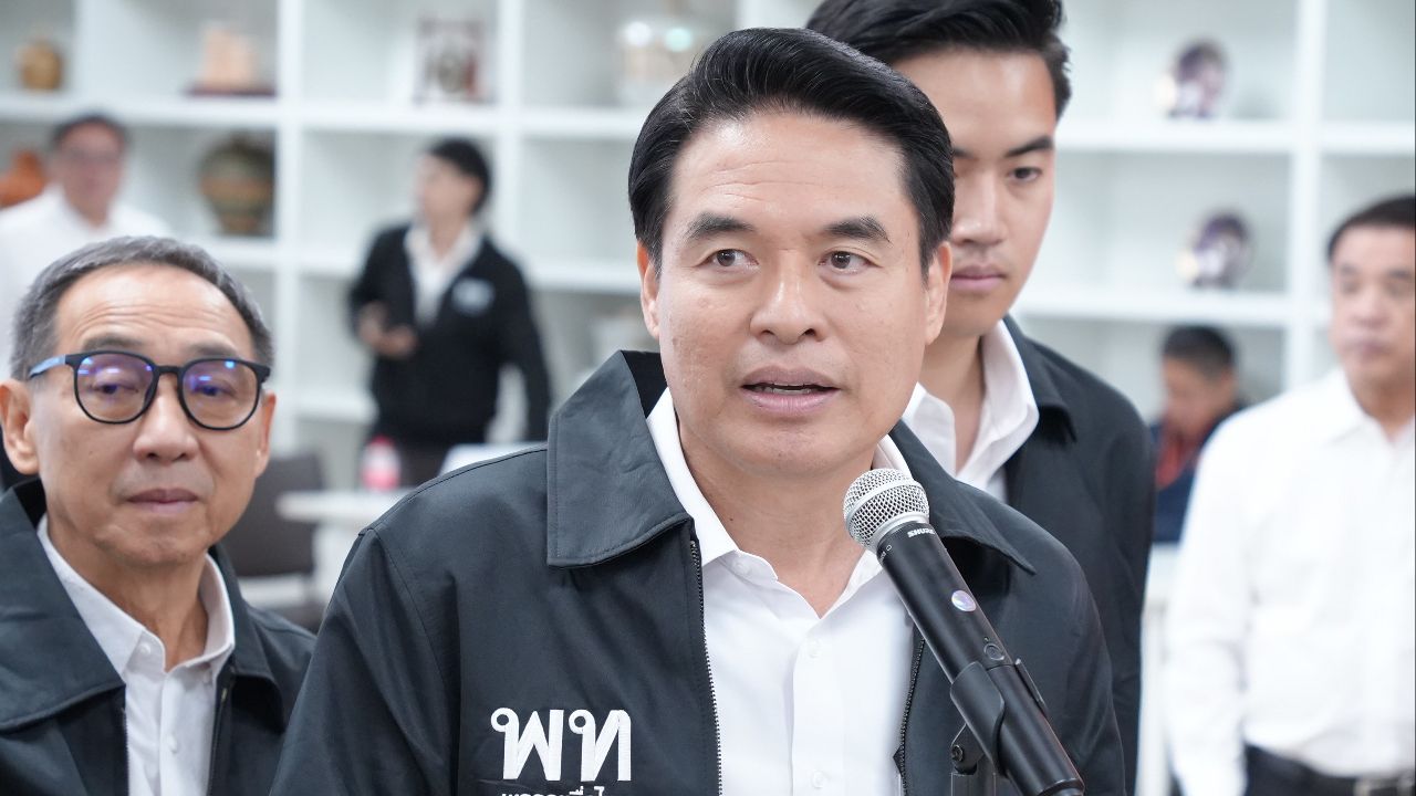 วราเทพ รัตนากร กลับบ้านเพื่อไทย มั่นใจปักธงกำแพงเพชร