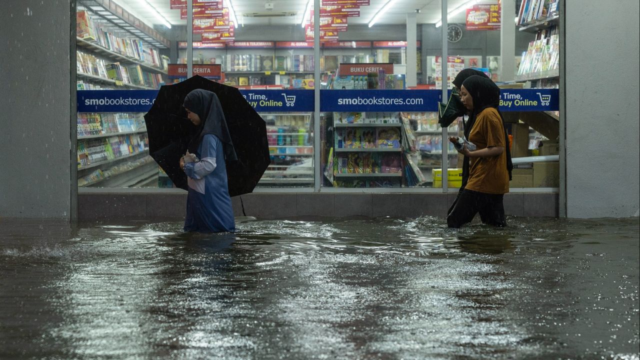 สถานการณ์น้ำท่วมในมาเลเซียยังวิกฤต ผู้ประสบภัยกว่า 20,000 คน