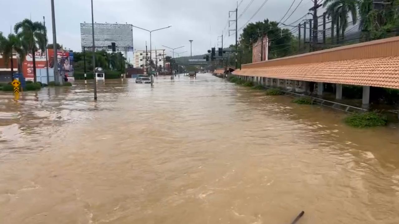 หนุ่มเมืองจันท์วิจารณ์การบริหารวิกฤตน้ำท่วมของรัฐบาลอนุทิน