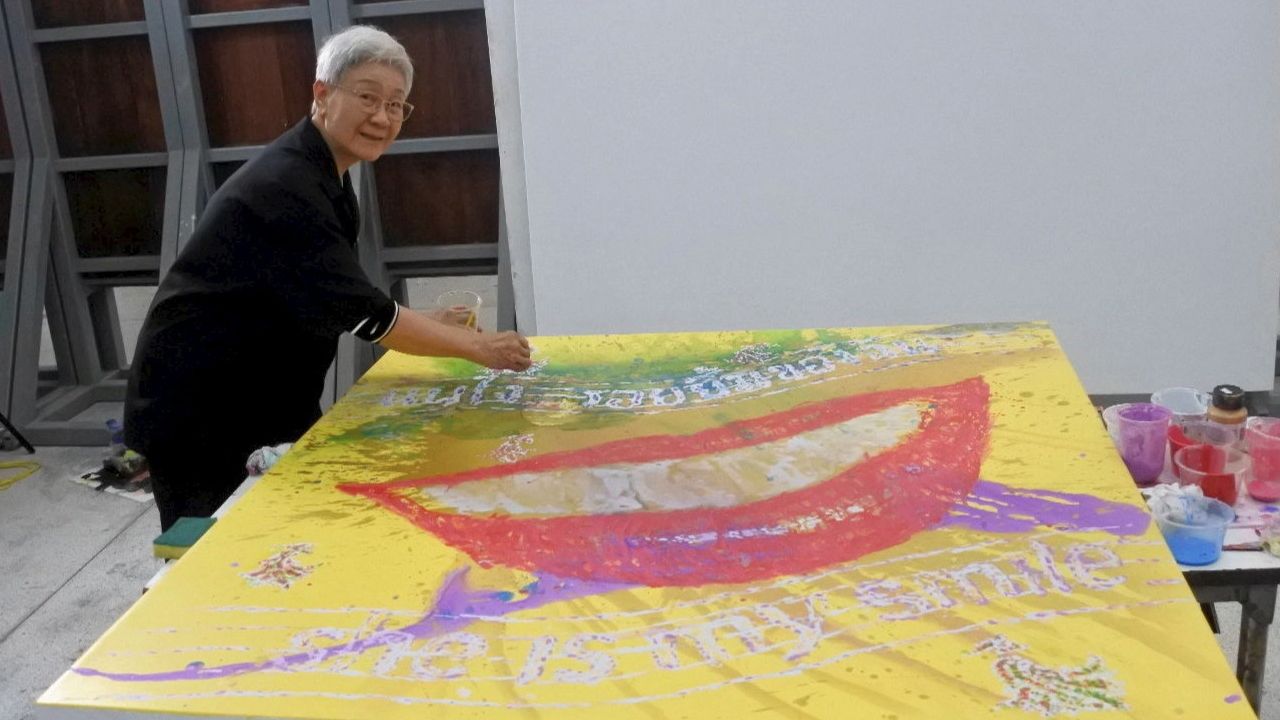 ศิลปินชื่อดังเปิดเผยแรงบันดาลใจในการสร้างสรรค์ภาพรอยยิ้มของพระพันปีหลวง