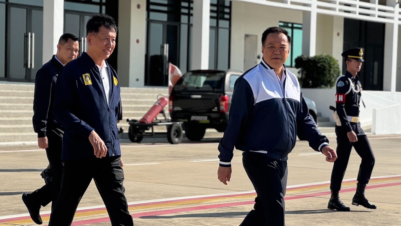 นายกฯ อนุทิน ลงพื้นที่สงขลา มอบถุงยังชีพช่วยผู้ประสบอุทกภัย