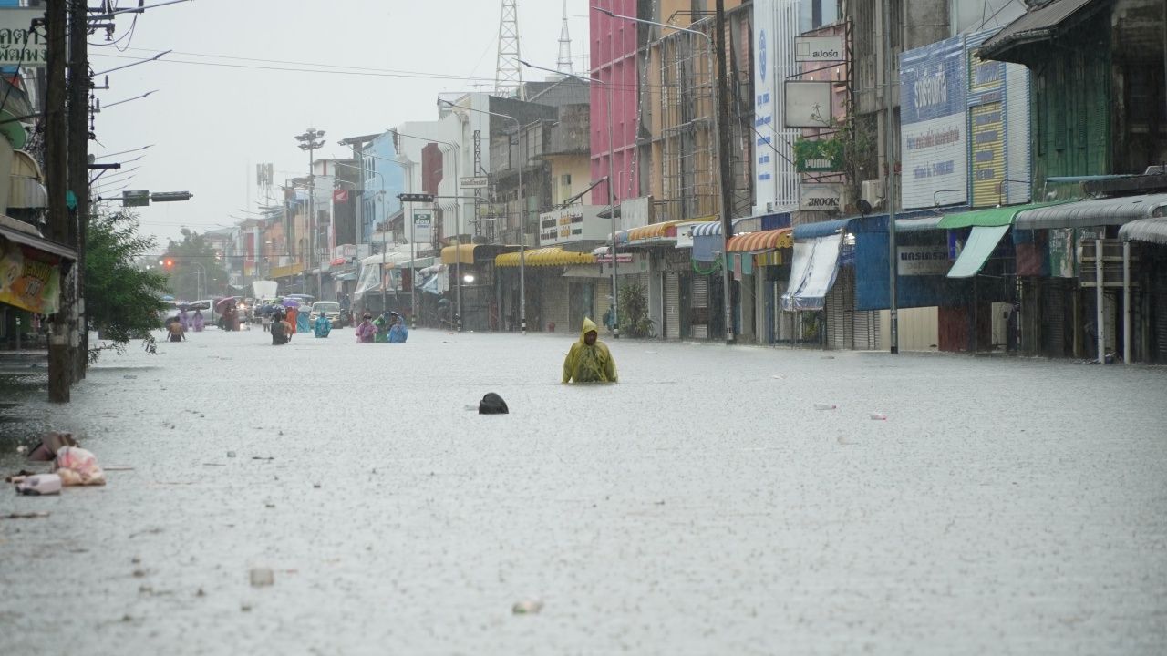 ยะลาประสบวิกฤตน้ำท่วมหนัก มวลน้ำสูงถึง 100 ซม. ประชาชนเร่งอพยพ