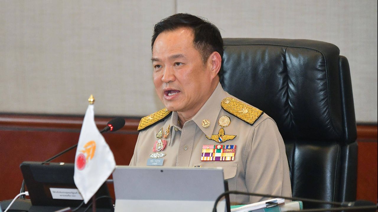 นายกฯ สั่งการช่วยน้ำท่วมภาคใต้ มอบธรรมนัสเป็นผู้อำนวยการ ศนภ.