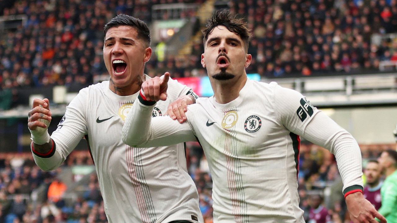 ผลบอลสด เนโต้–เอ็นโซ่ ซัดคนละเม็ด! เชลซี บุกเชือด เบิร์นลีย์ คว้าชัยสามนัดติด