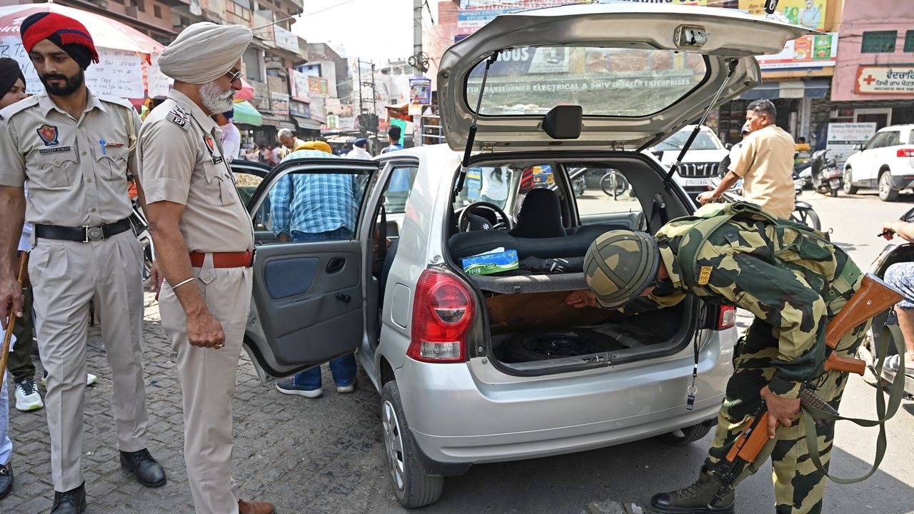 กลุ่มคนร้ายอ้างเป็นเจ้าหน้าที่แบงก์ชาติ ปล้นรถขนเงิน 25 ล้านบาทในอินเดีย