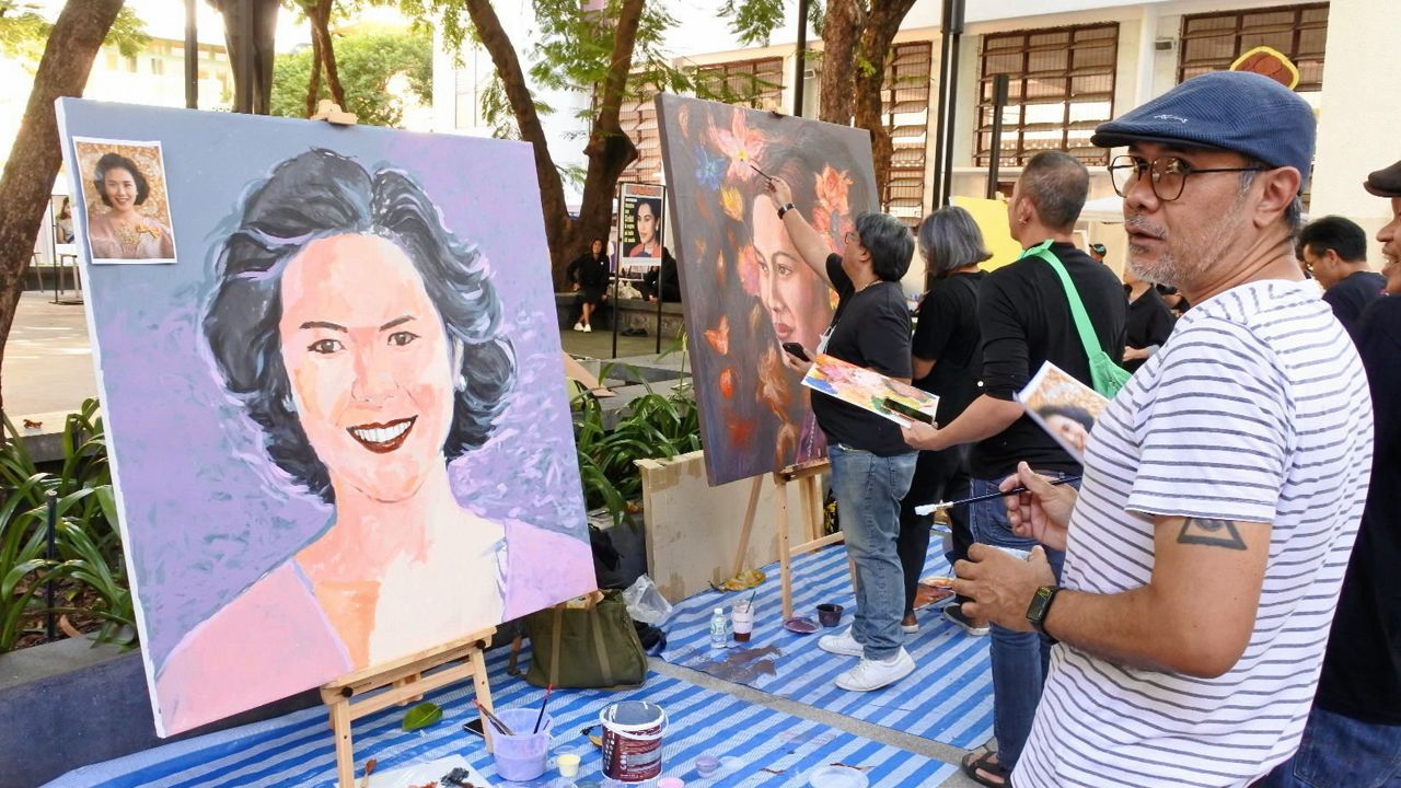 มหาวิทยาลัยศิลปากร ระดมศิลปิน เขียนภาพถวายอาลัยพระพันปีหลวง