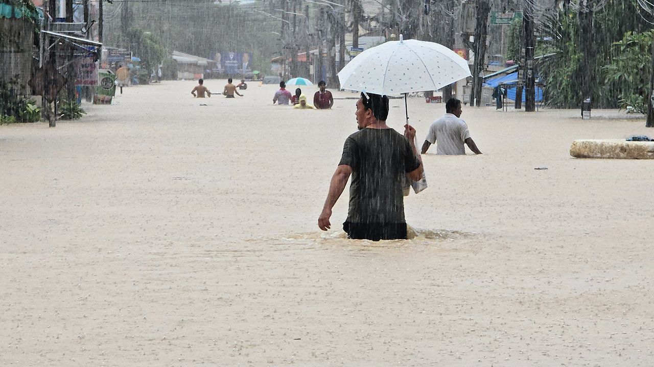 กระทรวงท่องเที่ยวจัดทีมช่วยนักท่องเที่ยวในหาดใหญ่จากน้ำท่วม