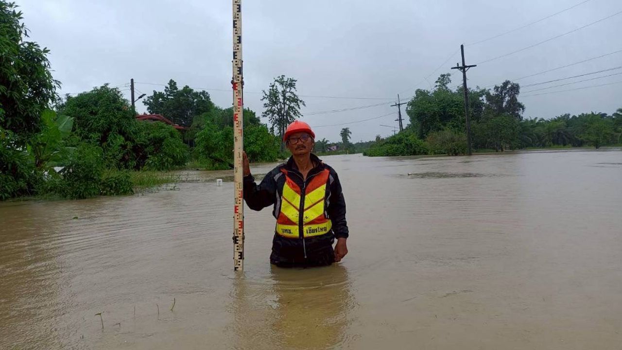 ถนนสายใต้ประสบภัยน้ำท่วม 14 เส้นทางหลักใน 5 จังหวัดยังไม่สามารถใช้การได้