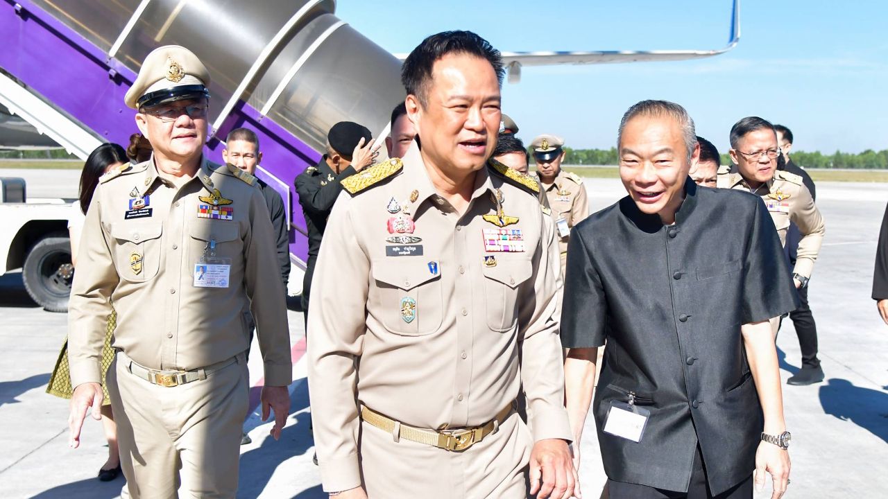 นายกรัฐมนตรีเดินทางด่วนไปหาดใหญ่เพื่อติดตามสถานการณ์น้ำท่วม