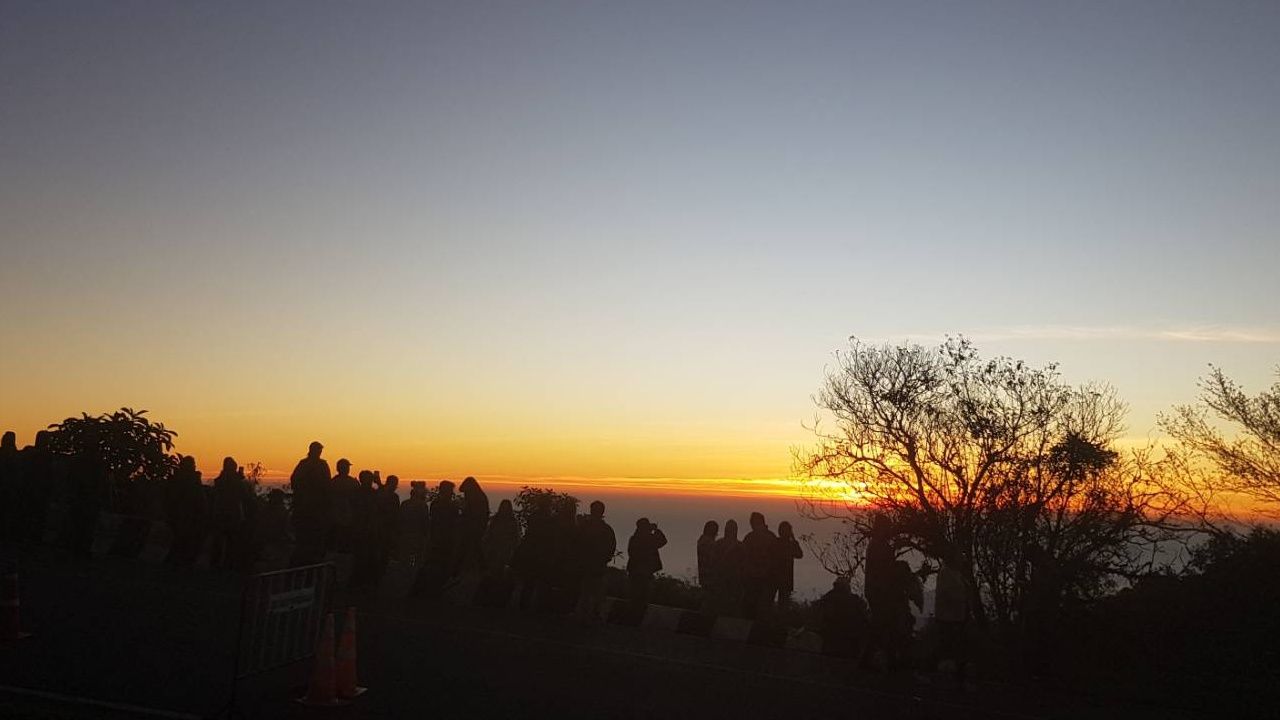 นักท่องเที่ยวแห่สัมผัสอากาศเย็นที่ดอยอินทนนท์ อุณหภูมิ 7 องศา