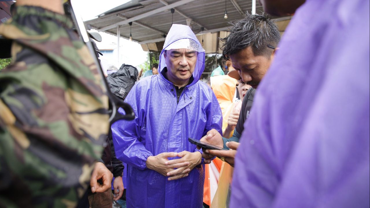 อภิสิทธิ์เรียกร้องรัฐบาลจัดตั้งศูนย์ประสานงานช่วยน้ำท่วมภาคใต้