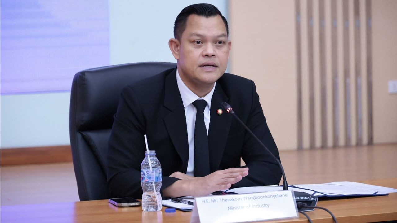 “ธนกร” ยืนยัน ไม่เคยสั่งถอนอายัดฝุ่นแดง มอบปลัดกระทรวงเร่งสอบ หากพบตุกติกดําเนินคดีถึงที่สุด