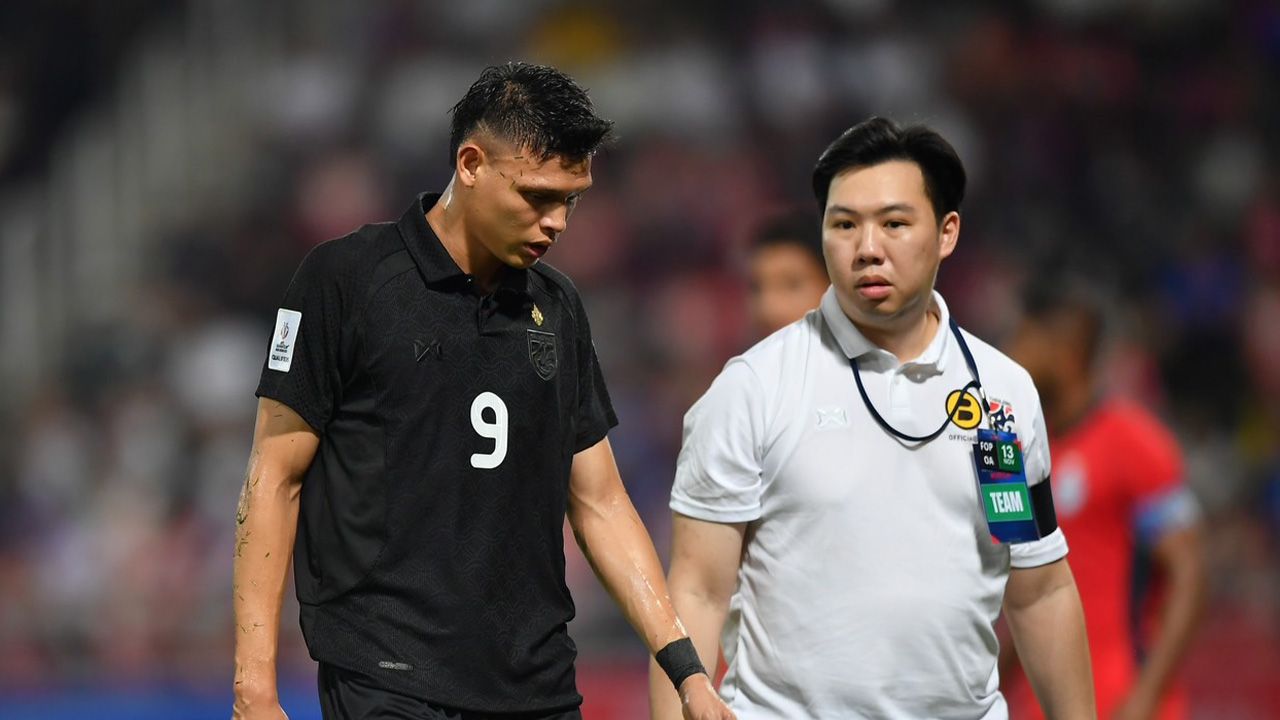 ภาพล่าสุด ศุภชัย ใจเด็ด กองหน้าทีมชาติไทย หลังเจ็บเข่าขวา ต้องถอนตัวทัพช้างศึก