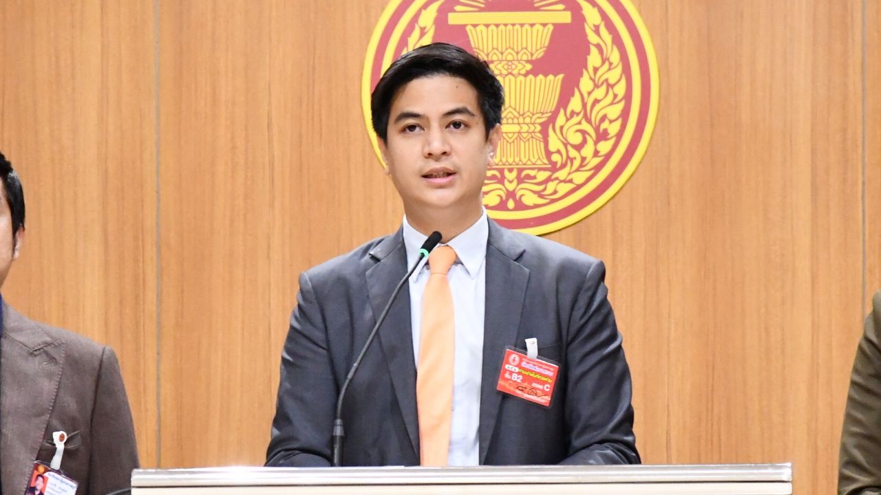 “พริษฐ์” ฉะรัฐบาล “หนีสภา พลัส” ซุกเงิน 2 ก้อนใน พ.ร.ก.เดียว จ่อตั้ง กมธ.สอบใช้เงิน