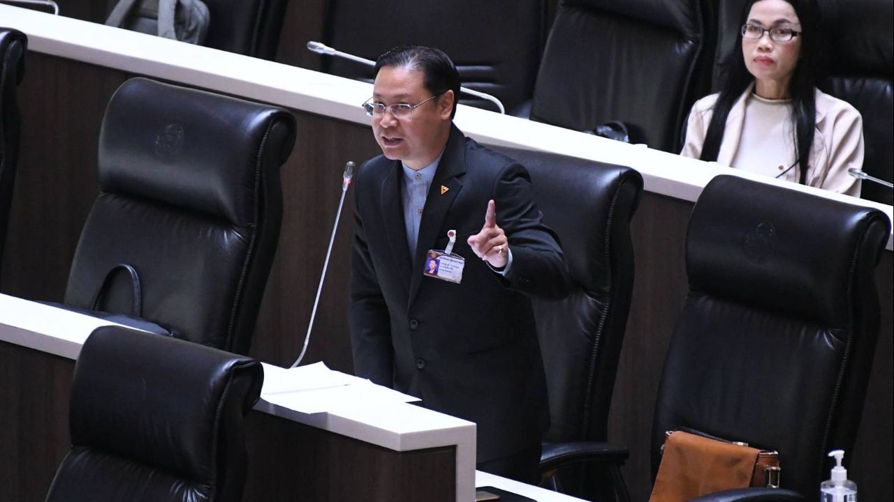 “ณัฐวุฒิ” กระทุ้งรัฐบาลเร่งแก้กฎหมายให้สอดรับ “สมรสเท่าเทียม” หลังผ่าน 480 วันยังไม่เสร็จ