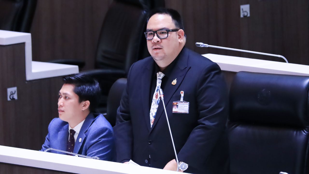 “ปิยวัฒน์” ฟาดแรงนมโรงเรียนยังจัดการไม่ทัน แล้วรัฐจะดูแลเรื่องใหญ่ได้อย่างไร