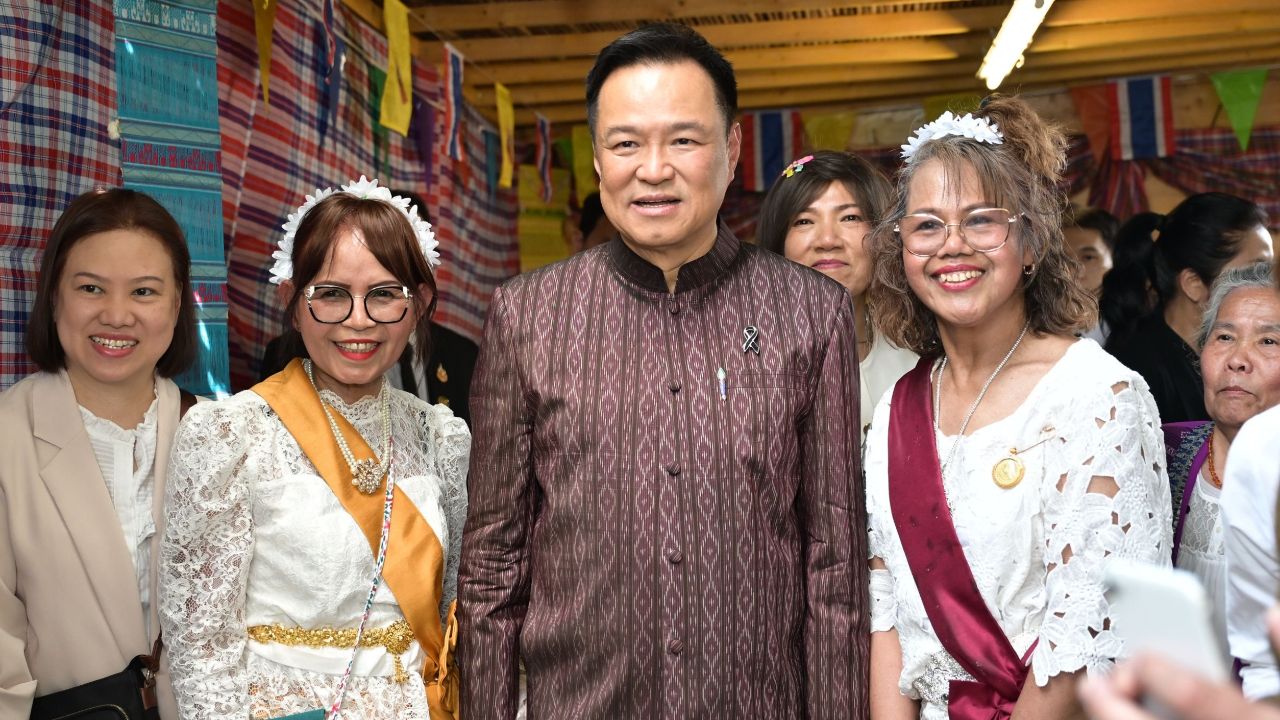 “อนุทิน” ดีใจคนไทยในปารีสรักบ้านเกิด หลังถามถึงสถานการณ์ชายแดน ยันไม่เปิดด่าน