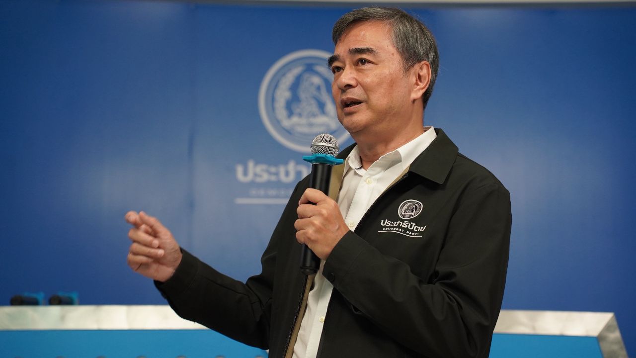 “อภิสิทธิ์” เปิดแพลตฟอร์ม “ส่องรัฐ” นำร่องตรวจ “โครงการ AI ภาครัฐ”พบวนแค่ 3 กลุ่มบริษัท