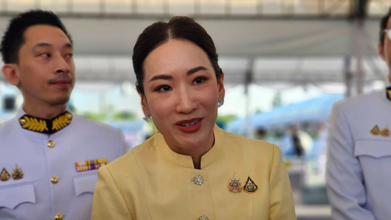 “พินทองทา” น้ำตาคลอ “ทักษิณ” ได้รับอภัยโทษ บอกดีใจกับคุณพ่อ ดีใจกับครอบครัว ที่สุดของลูกๆ แล้ว