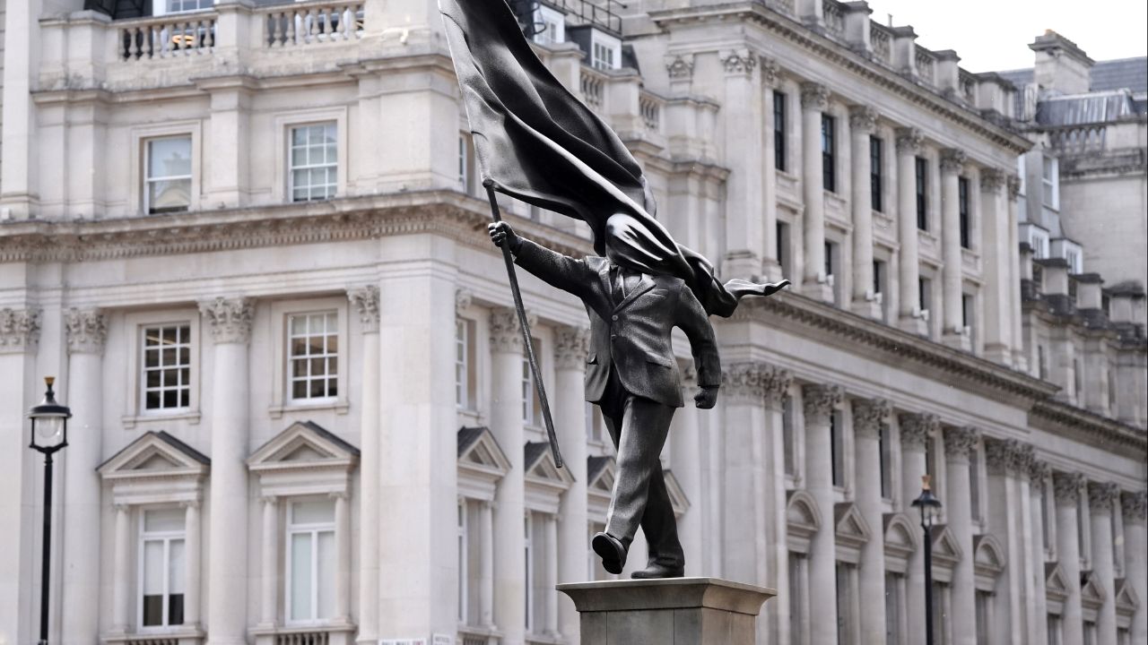 Banksy ยืนยันผลงานรูปปั้นปริศนากลางลอนดอน 