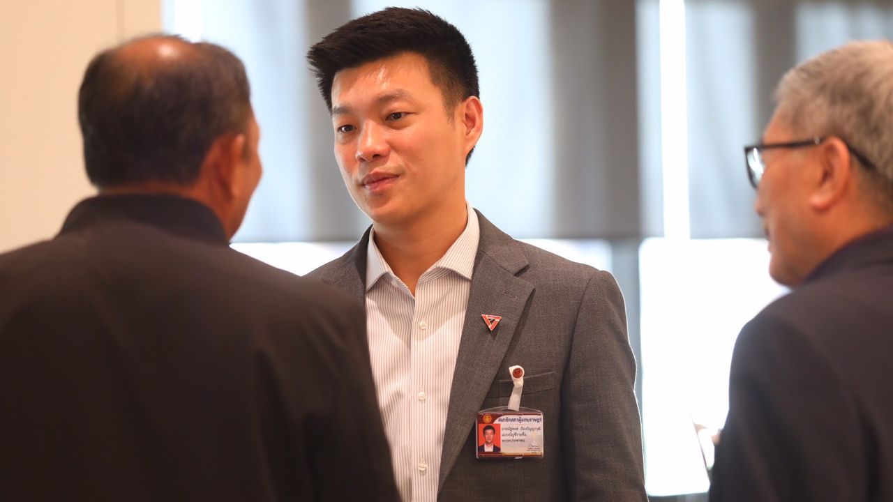 พรรคประชาชน ประชุม ครม.เงานัดแรก “เท้ง” ย้ำเป็นกลไกยกระดับตรวจสอบรัฐบาล