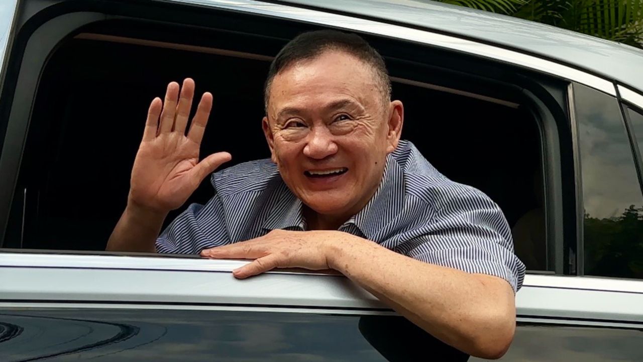 ครอบครัวรอต้อนรับ “ทักษิณ” ที่บ้านจันทร์ส่องหล้า เตรียมไปตรวจสุขภาพที่ รพ. พรุ่งนี้