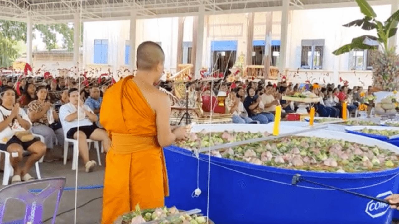 สายมูอาบน้ำมนต์เสริมดวง วัดดังปราจีนฯ ได้ 