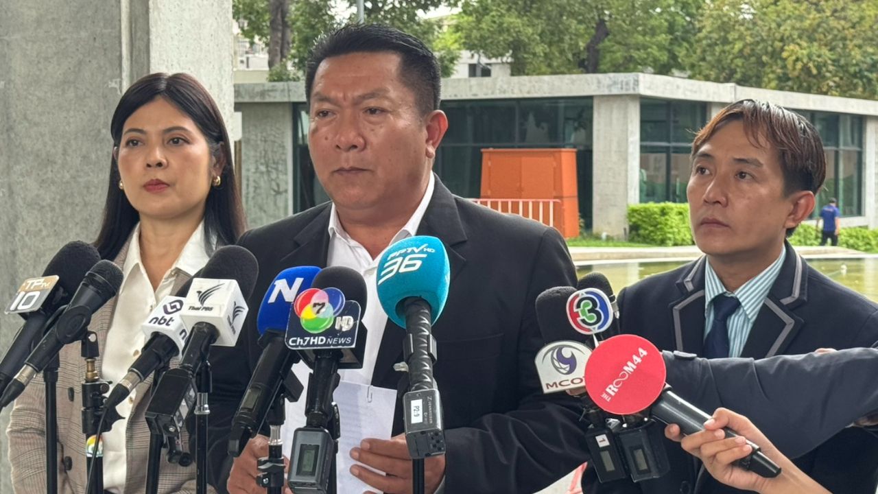 กลุ่ม สว.สำรอง บุกสภาฯ แฉ กกต. เตะถ่วงคดีฮั้วเลือกตั้ง ลากยา