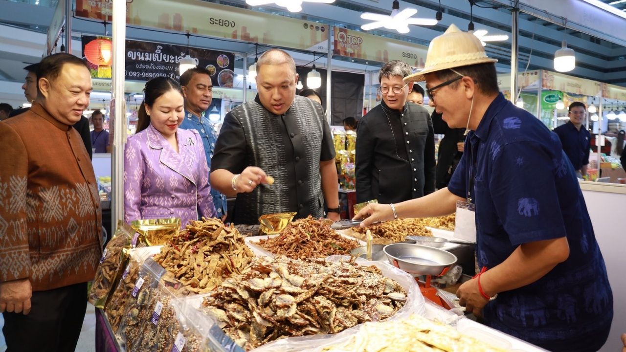 "พลพีร์" เปิดงาน OTOP TO THE TOWN ชวนอุดหนุนสินค้าไทย กระตุ้