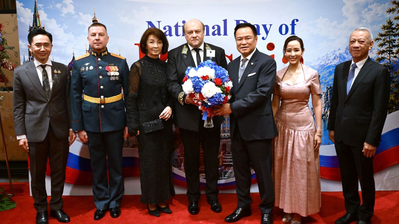 นายกฯ ควงภริยาร่วมงานวันชาติรัสเซีย ย้ำสัมพันธ์แน่
