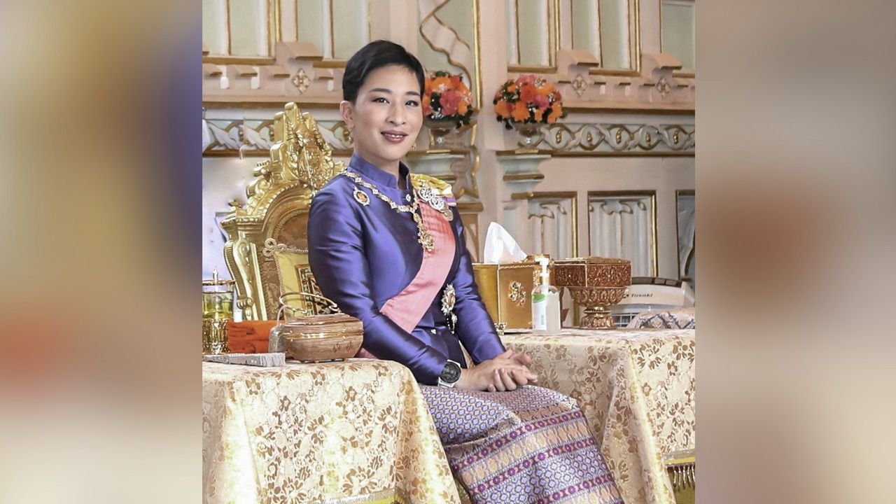 พสกนิกรแสดงความอาลัยถวาย "เจ้าฟ้าพัชรกิติยาภา" ดัน