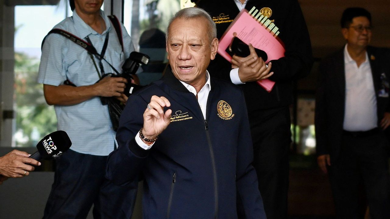 “พิพัฒน์” จับพิรุธน้ำมันหายอาจลักลอบส่งทางเรือ โรงกลั่นผลิตทุกวัน แต่หน้าคลังไม่มีจ่าย