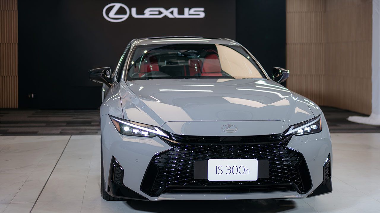 เลกซัส เปิดตัว LEXUS IS300h F Sport และ Luxury ดีไซน์ใหม่สปอร์ตกว่าเดิม