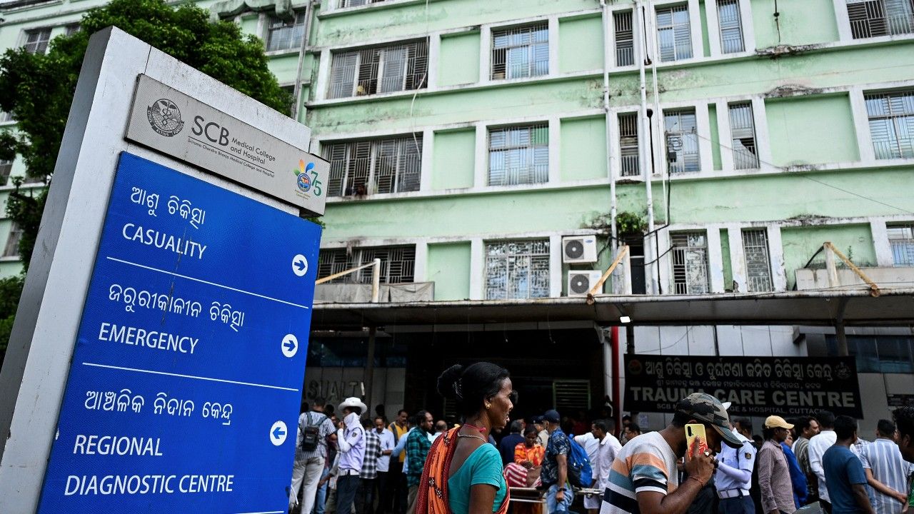 สลด! ไฟไหม้ห้อง ICU โรงพยาบาลอินเดีย คร่าชีวิตคนไข้ 10 ศพ คาดเกิดจากไฟฟ้าลัดวงจร