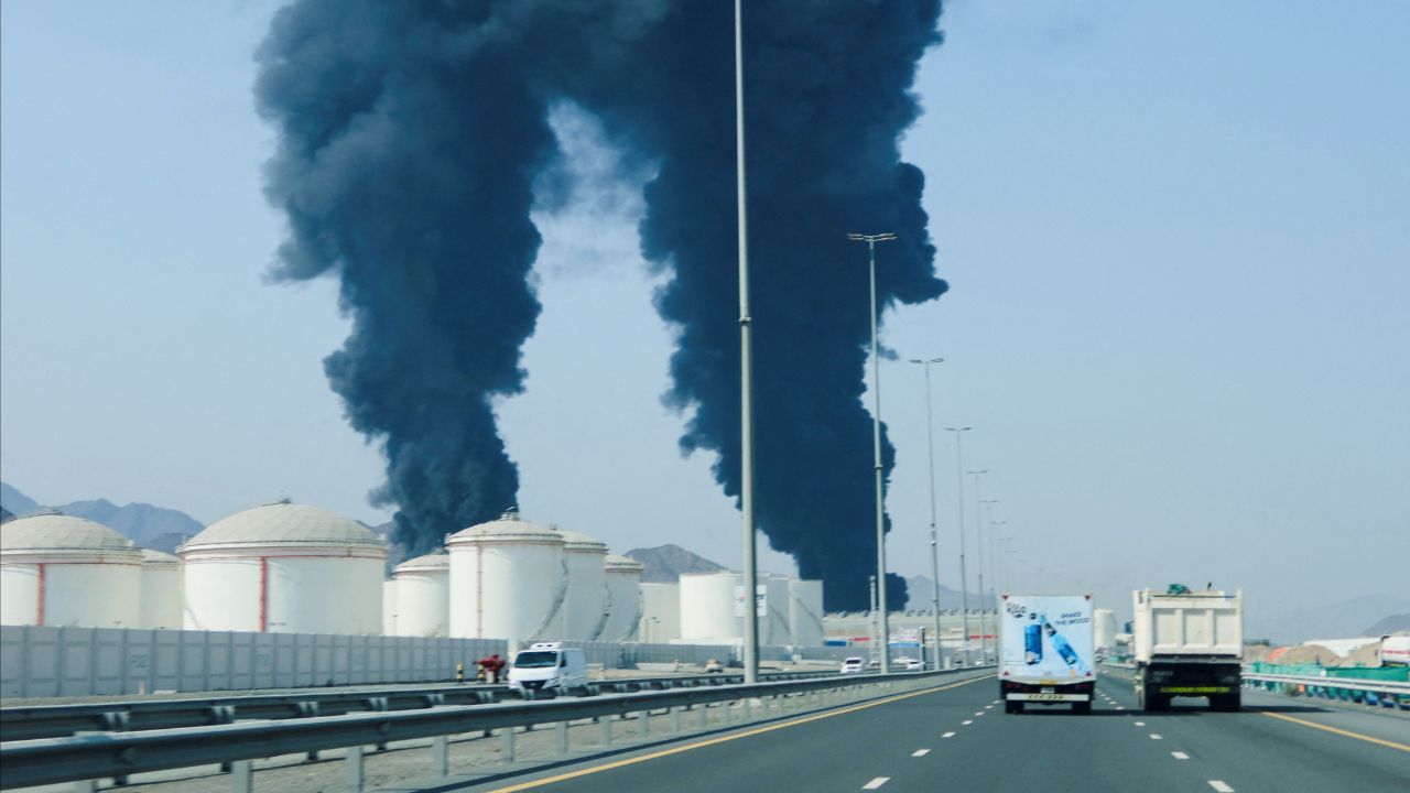 อิหร่านตอบโต้โจมตีท่าเรือฟูไจราห์ใน UAE หลังสหรัฐฯ ทิ้งระเบิดเกาะคาร์ก