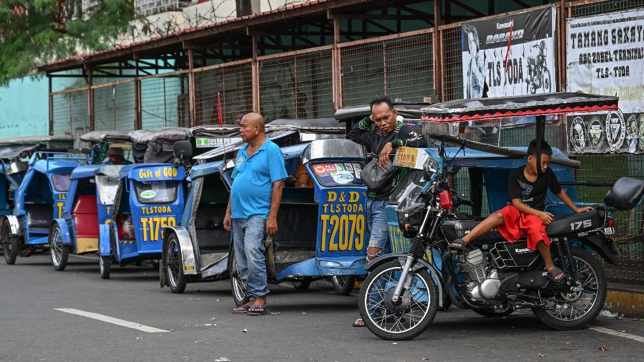 ฟิลิปปินส์มอบเงินช่วยเหลือคนขับสามล้อ รับมือวิกฤตราคาน้ำมัน