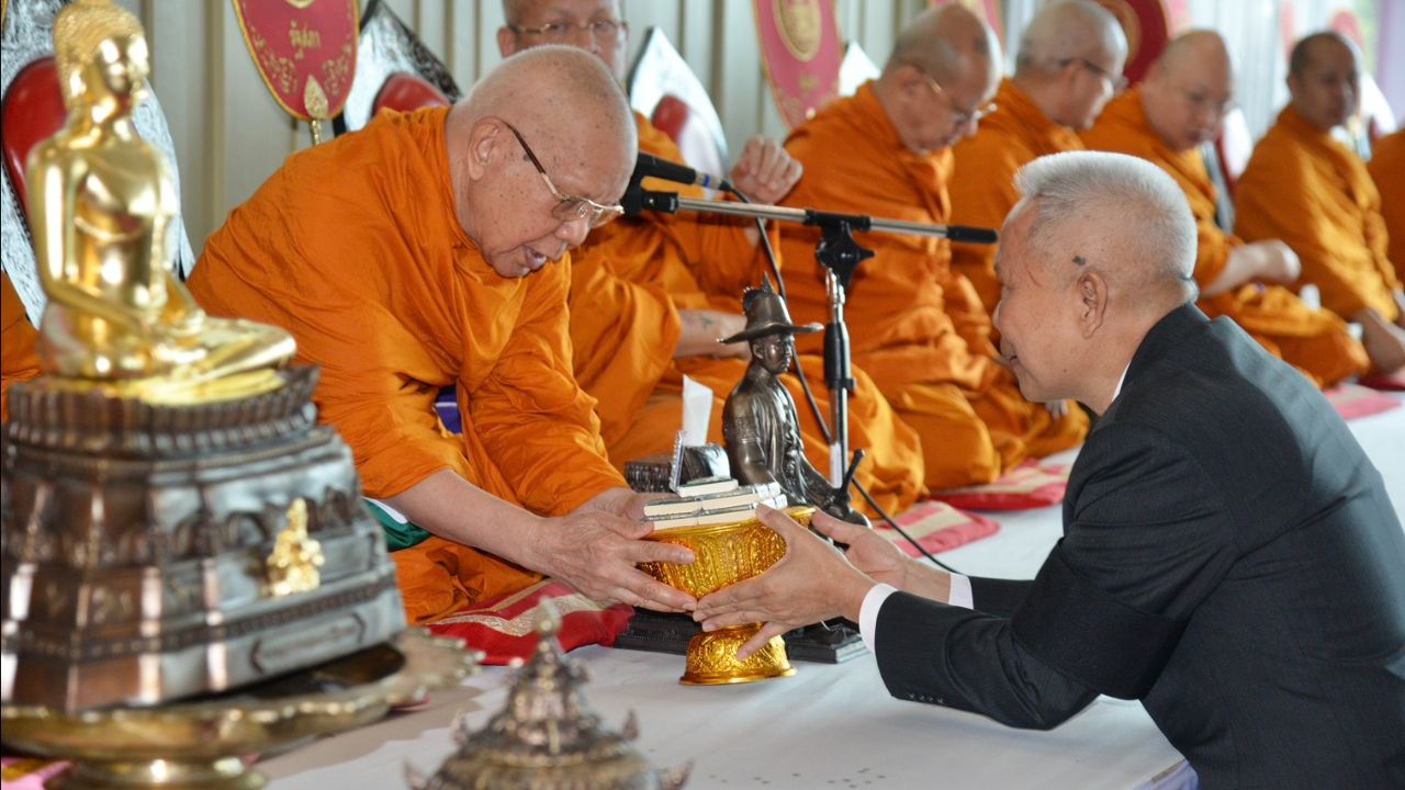 “โสภณ” ขนเกจิดังทำบุญสภาฯ ควักกระเป๋าตัวเองหวั่นดราม่างบฯ หลวง