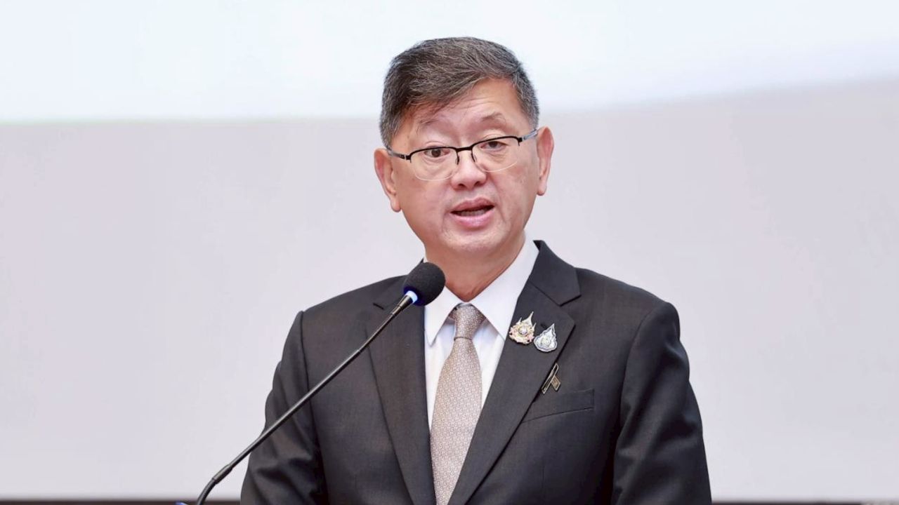 ยัน “พชร” ยังนั่งเป็นปลัดดีอี ไม่โยกข้ามห้วยไปกระทรวงพลังงานตามข่าวลือ