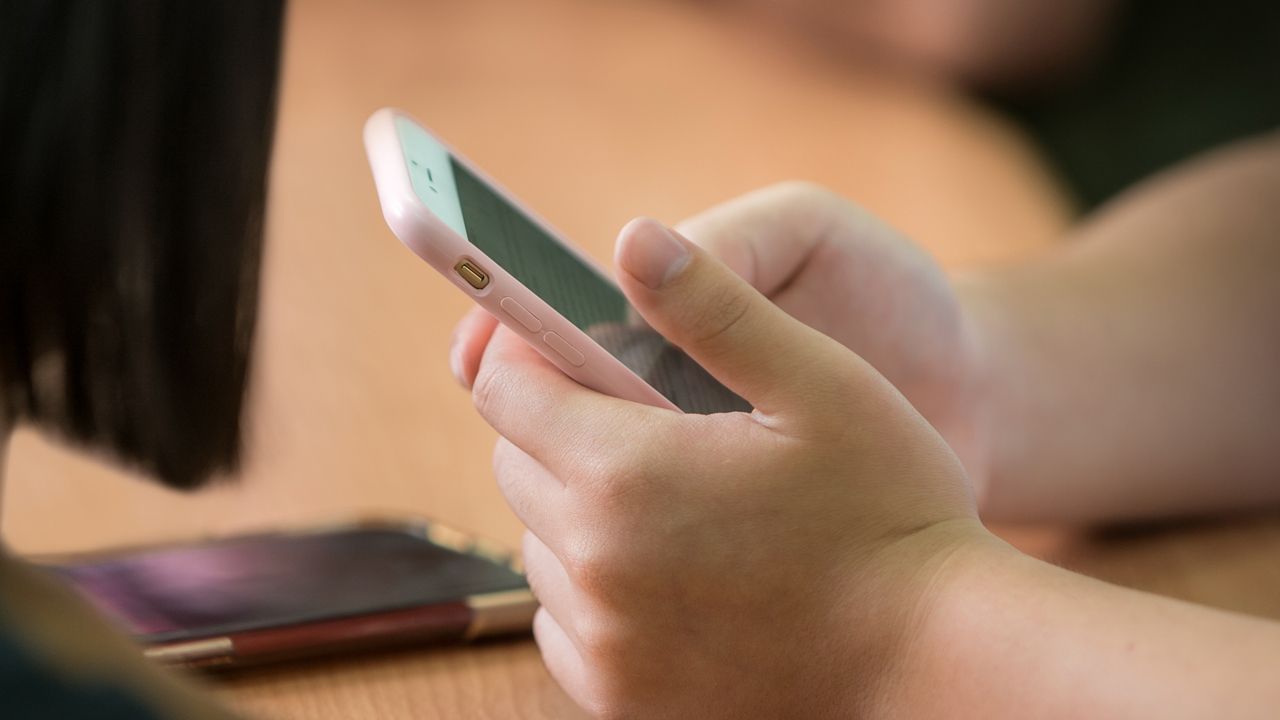 กรุงเทพมหานครเสนอห้ามนักเรียนใช้มือถือในห้องเรียน