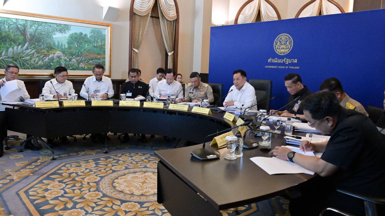 อนุทินเรียกประชุมด่วนผู้ว่าฯ ชี้ใช้กฎหมายเด็ดขาดจัดการปัญหาราคาน้ำมัน