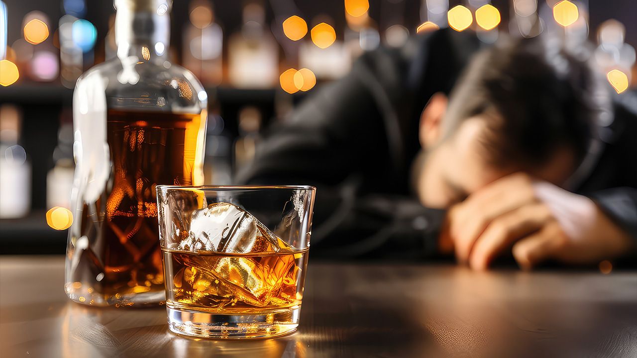 กรมควบคุมโรคเผยวิธีตรวจสอบอาการมึนเมา ก่อนขายเครื่องดื่มแอลกอฮอล์