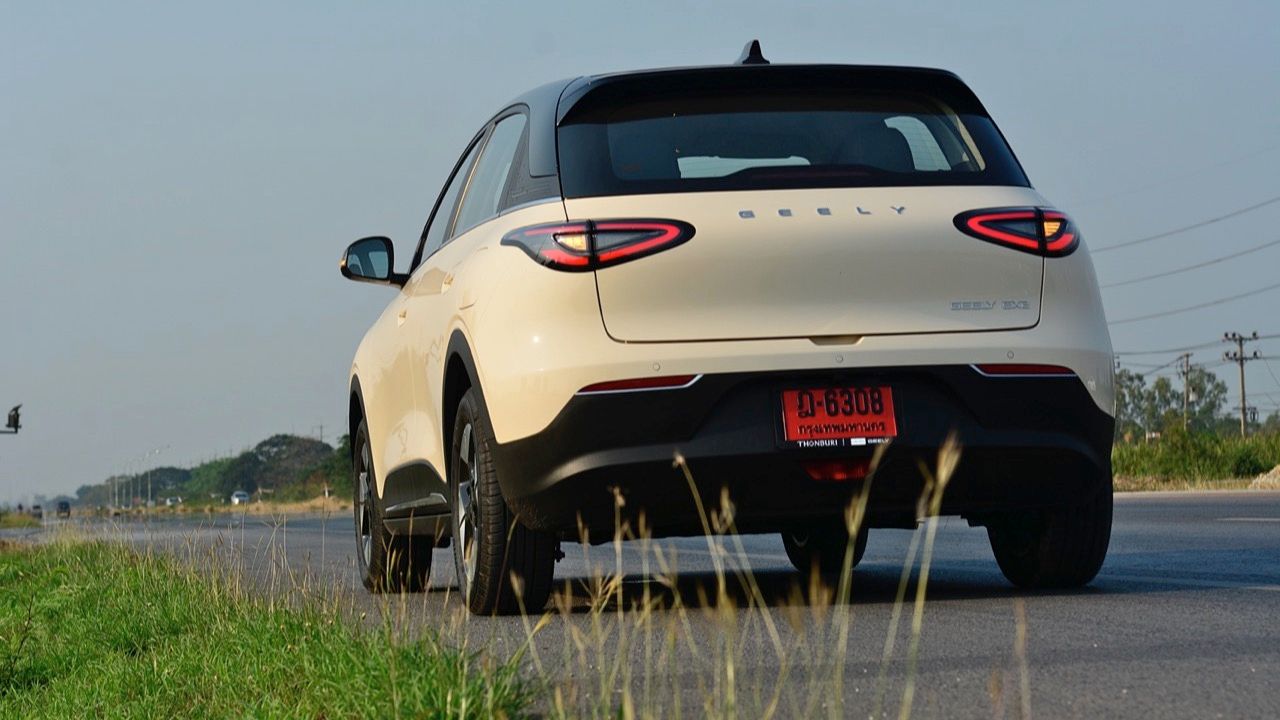 ไปก่อน กลับก่อน ใช้รถยนต์ไฟฟ้าในช่วงหยุดยาวสงกรานต์ ต้องตรวจเช็คอะไรก่อนออกเดินทางไกล?