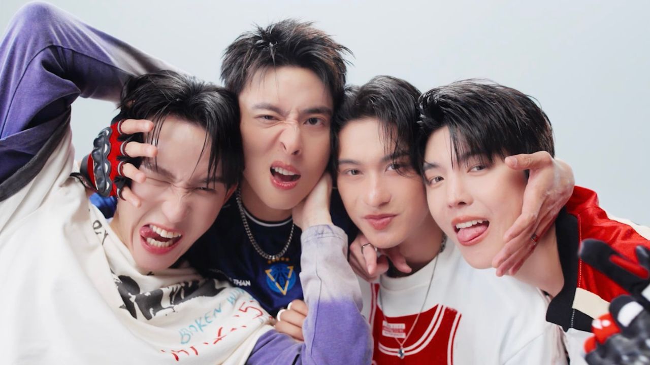 4 หนุ่มดังจาก 'บุพเพสันนิวาส' กอดคอร้องเพลงสุดกวน 'ทำทรง' กระแสแรงทะลุ 5 ล้านวิว