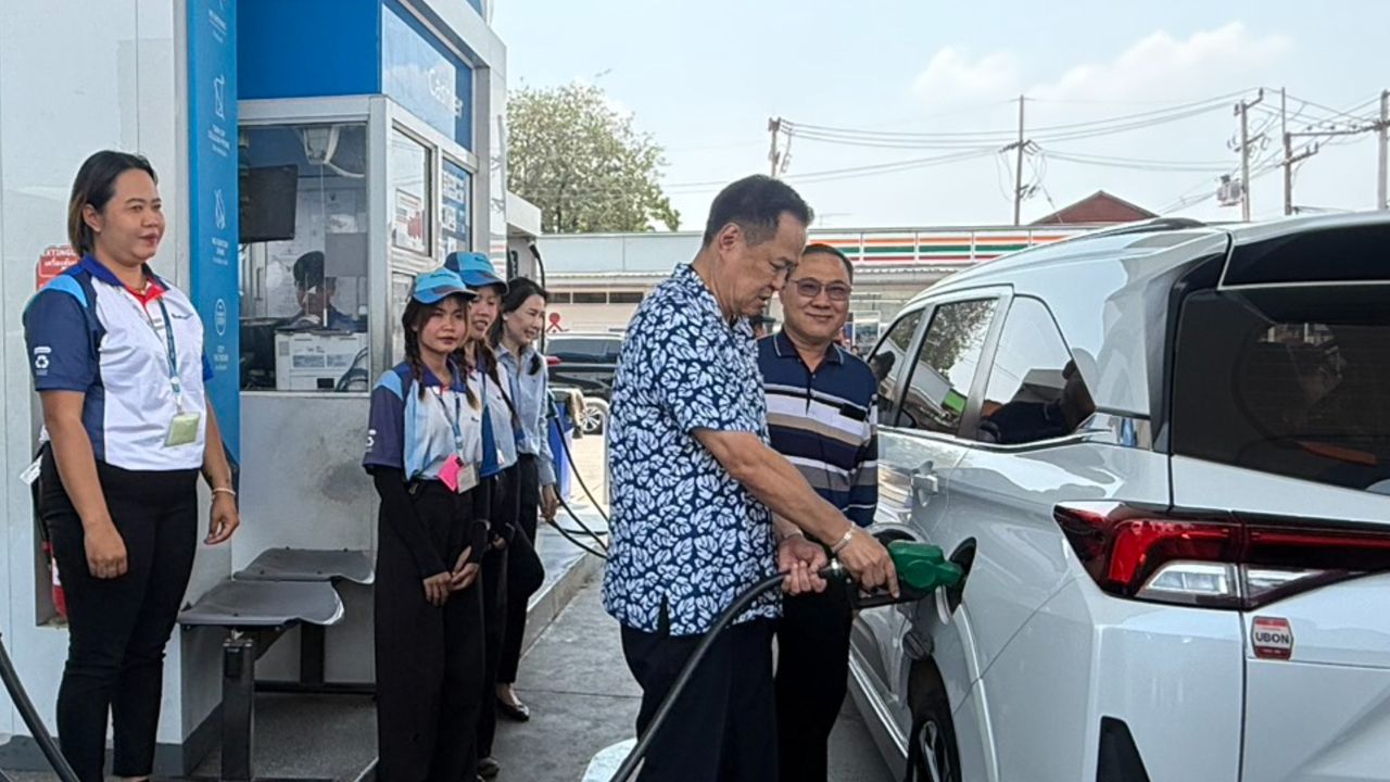“อนุทิน” เช่ารถ สุ่มตรวจปั๊มน้ำมัน จ.นครพนม ขอทุกคนช่วยกันประหยัดพลังงาน